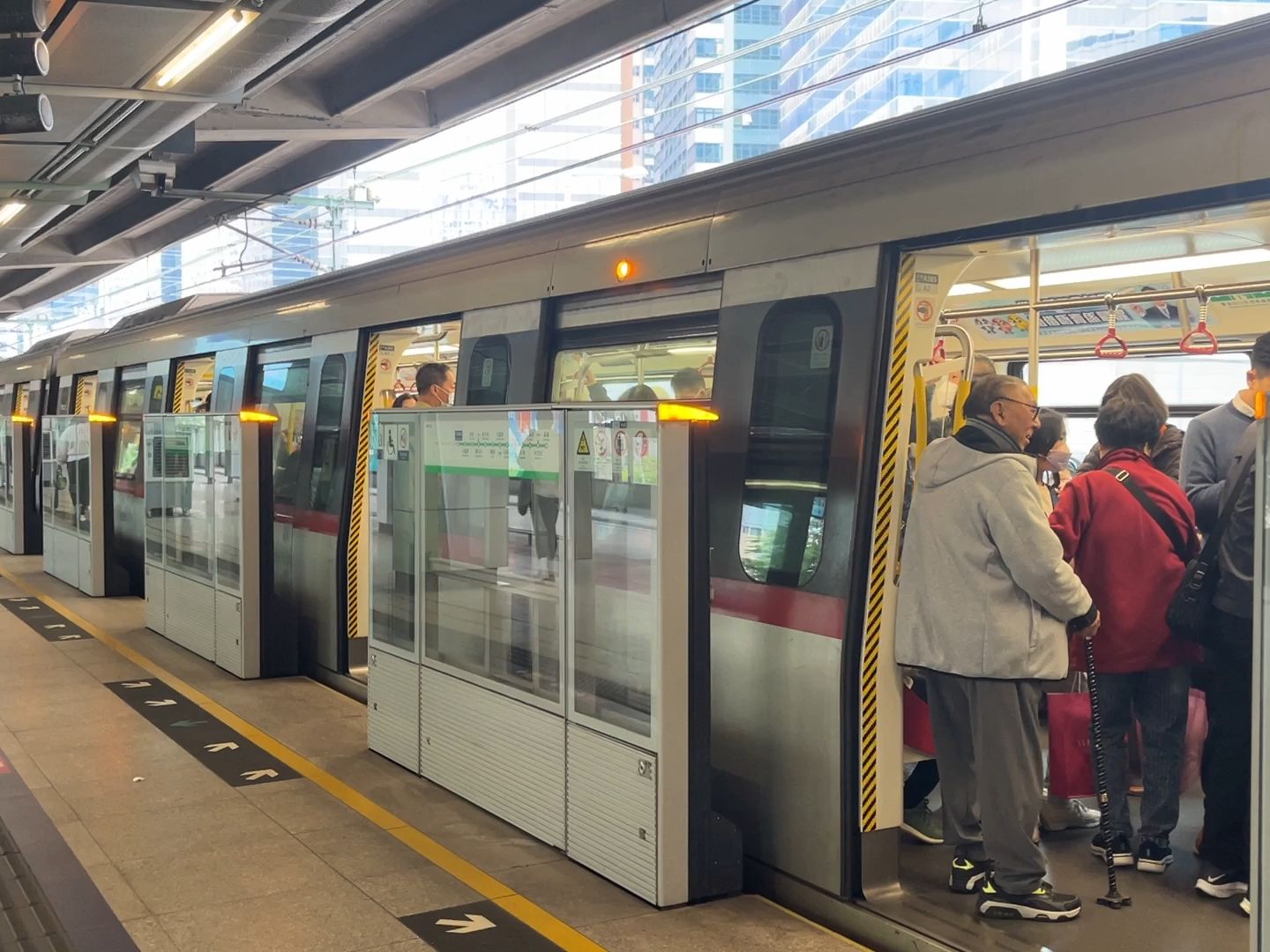 【国产化时代】港铁 观塘线 c-train(长春列车) 往黄埔 牛头角站 进站