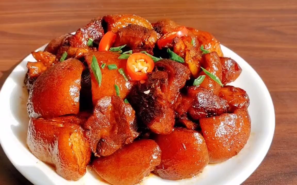 选猪腿部位的肉红烧,肥瘦相间最正宗,真正好吃的红烧肉无腻可解