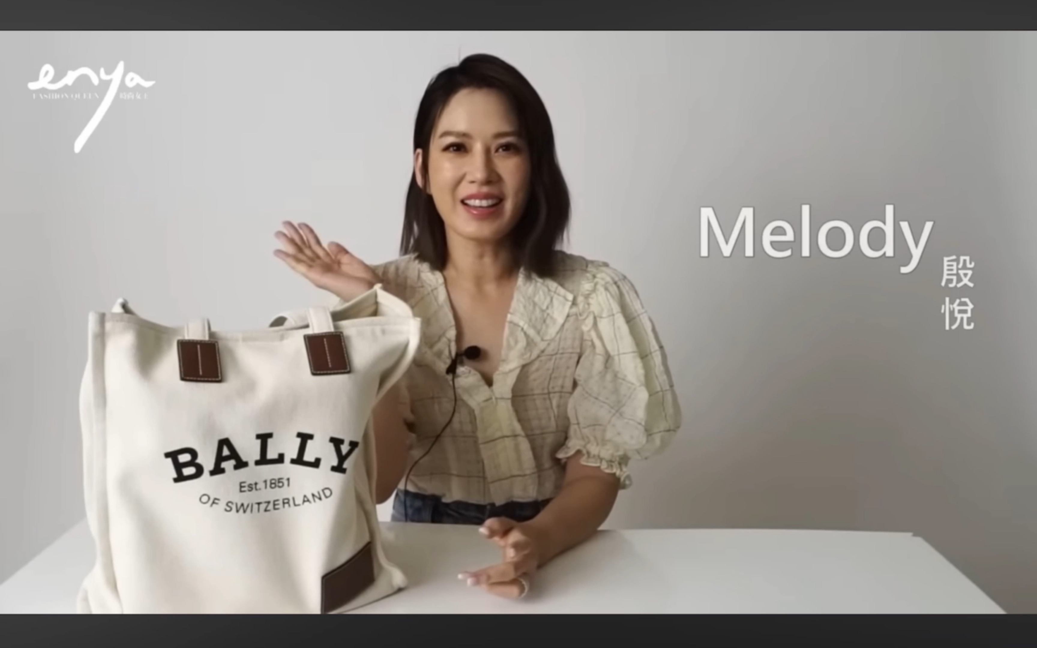 [图]Melody 殷悦 【What's In My Bag?】 开箱日常包包2