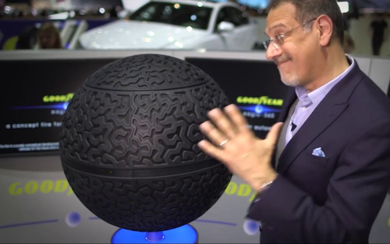 美国人又火了发明世界首个球形轮胎360度无死角转向