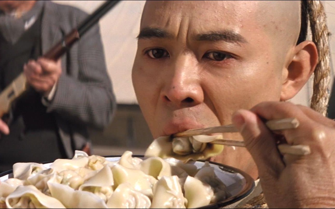 李连杰经典电影:饺子里竟藏着刀片,原来里面暗藏玄机
