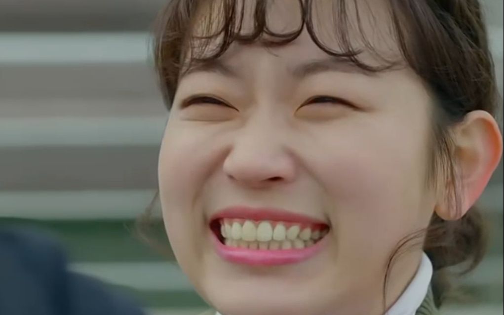 金瑟祺《戒指的女王》:女主也太惨了哈哈哈哈哈看脸的世界还能好么?