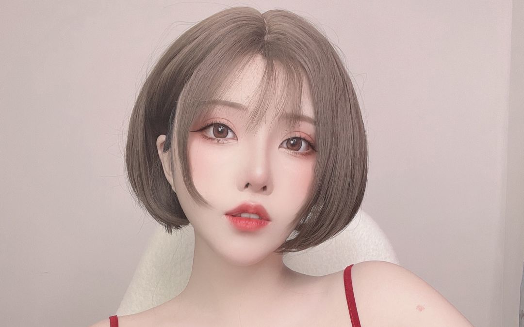 菌烨tako麦香鸡的唠嗑时间日常服吊带红裙