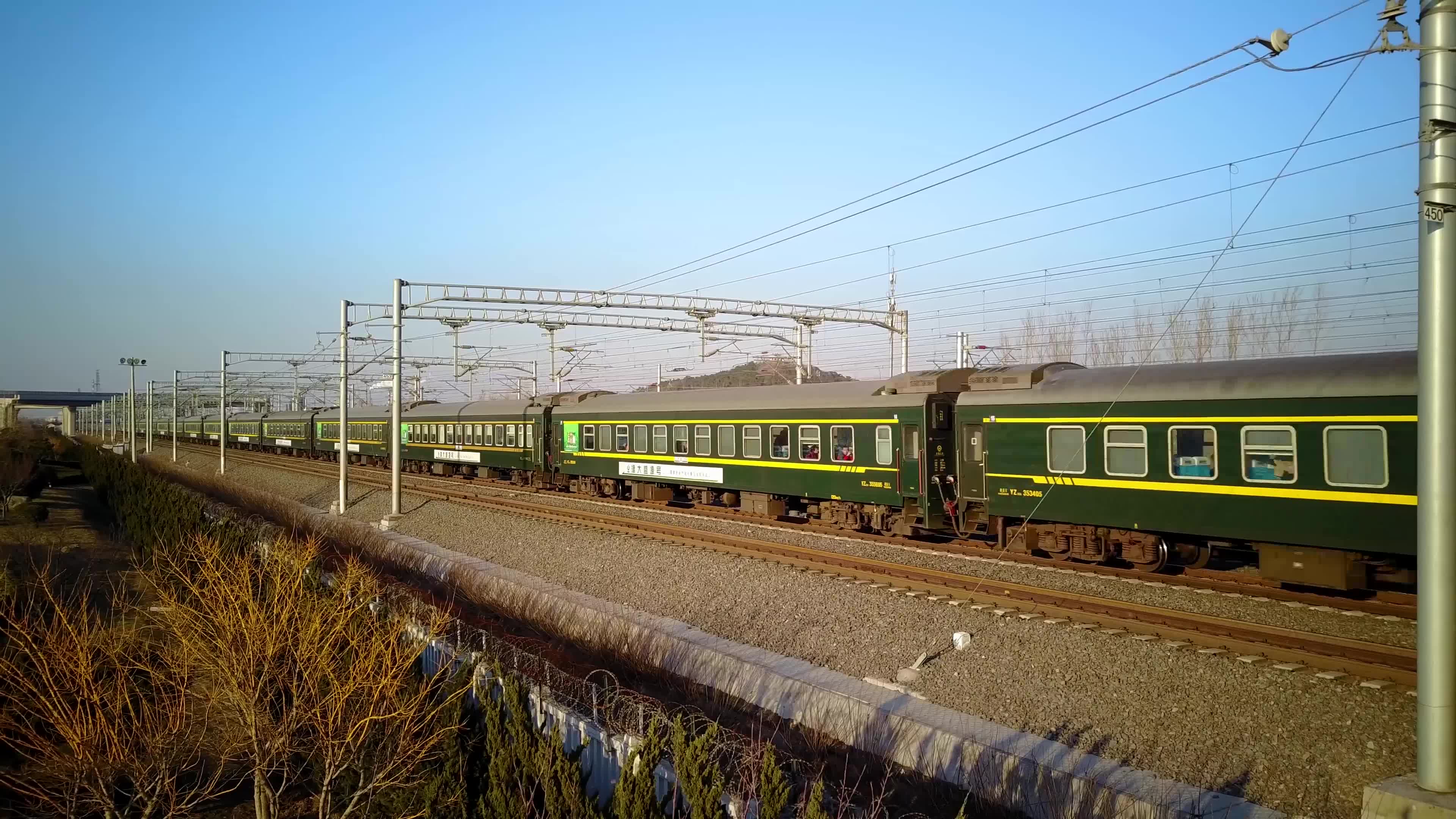 3238392 绿皮火车