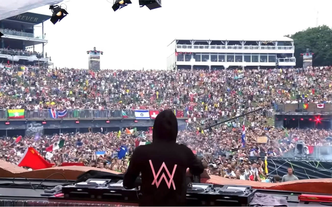 [图]Coldplay的歌太有意境了Hymn For The Weekend - Alan Walker live at Tomorrowland 2019