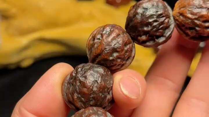 七彩龙珠手持铁核桃