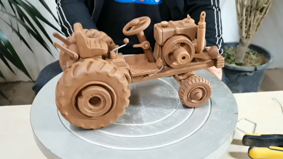 用泥巴做了一辆拖拉机,以后拉货全靠它了_哔哩哔哩_bilibili