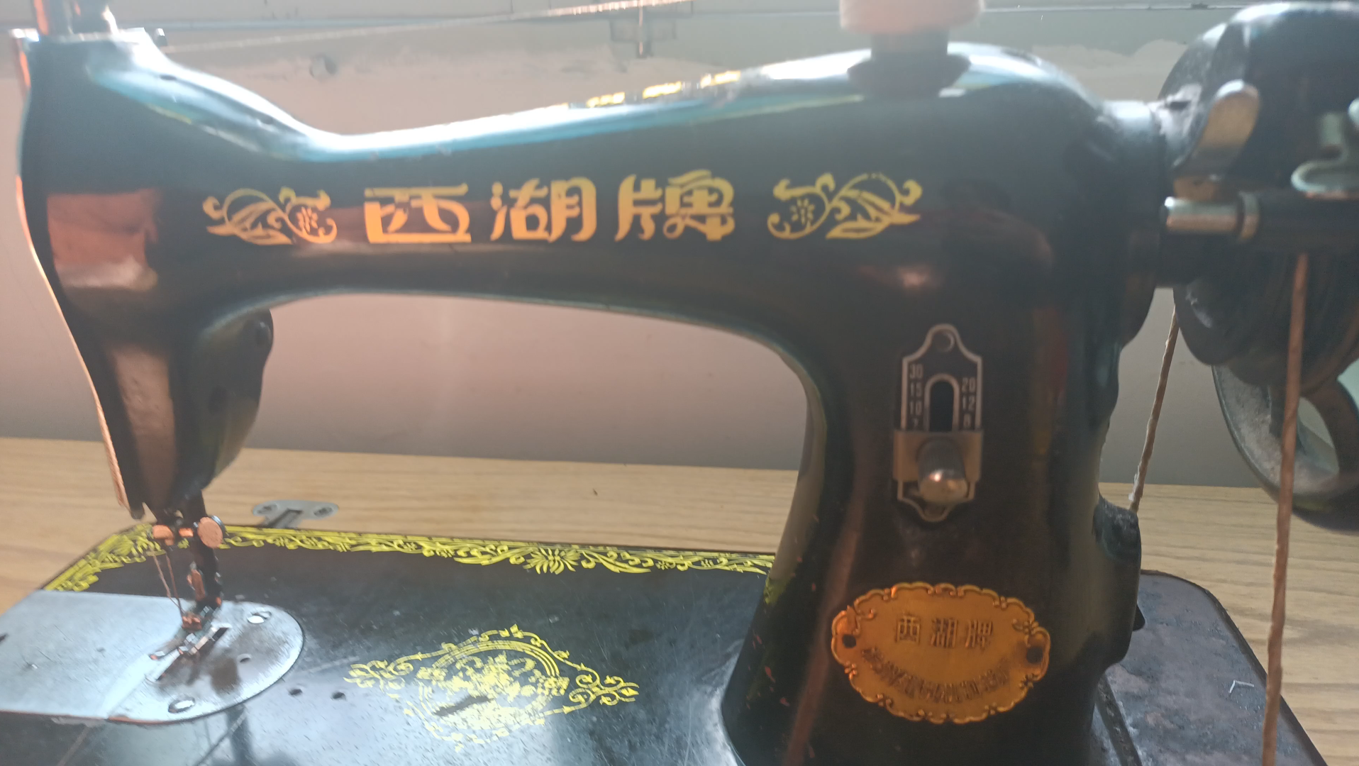 西湖牌老式缝纫机
