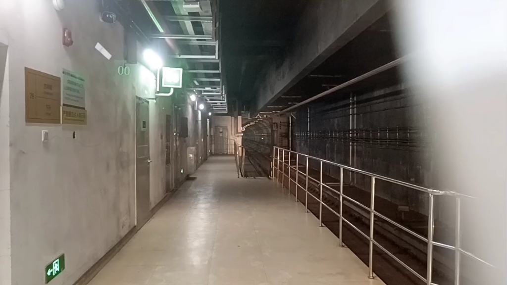 南京地铁1号线( 105106 )出吉祥庵站