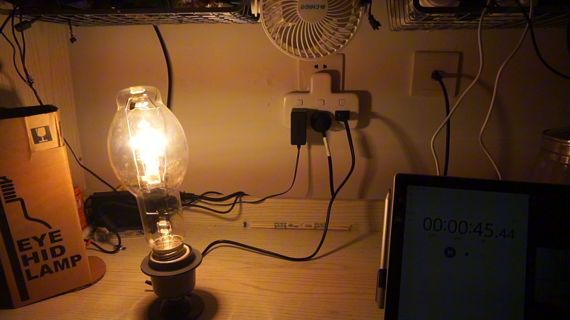 点亮岩崎iwasaki bt泡 300w自镇流清光高压汞灯