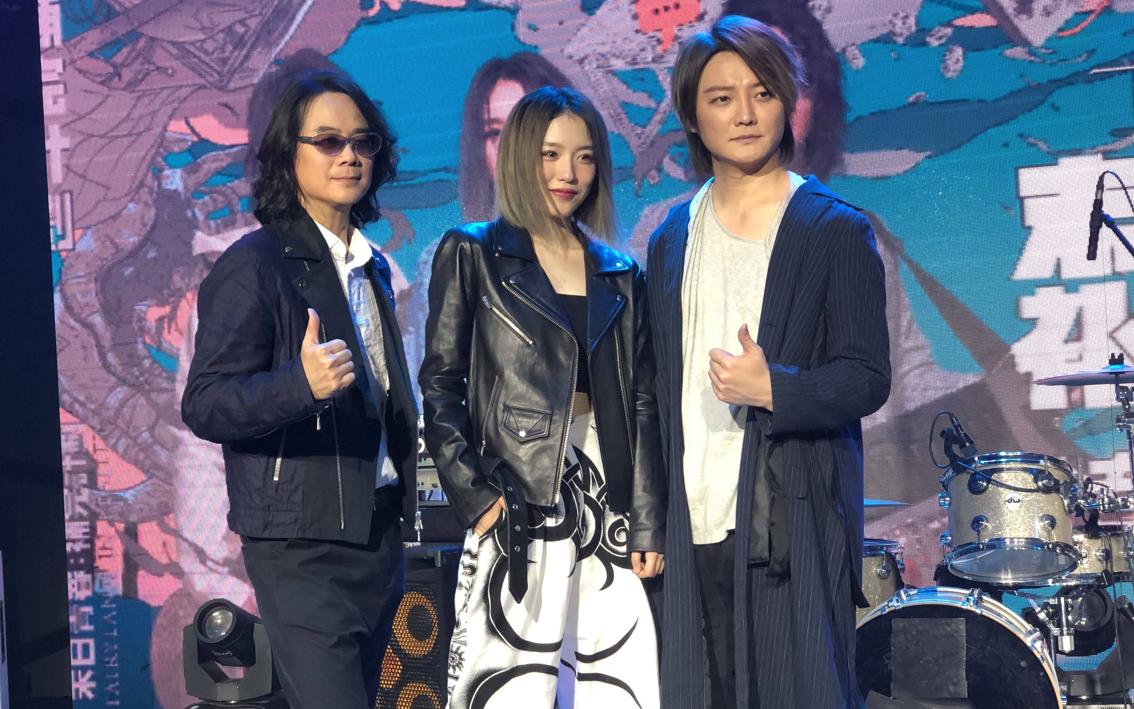 飞儿乐团与歌迷合唱眷恋