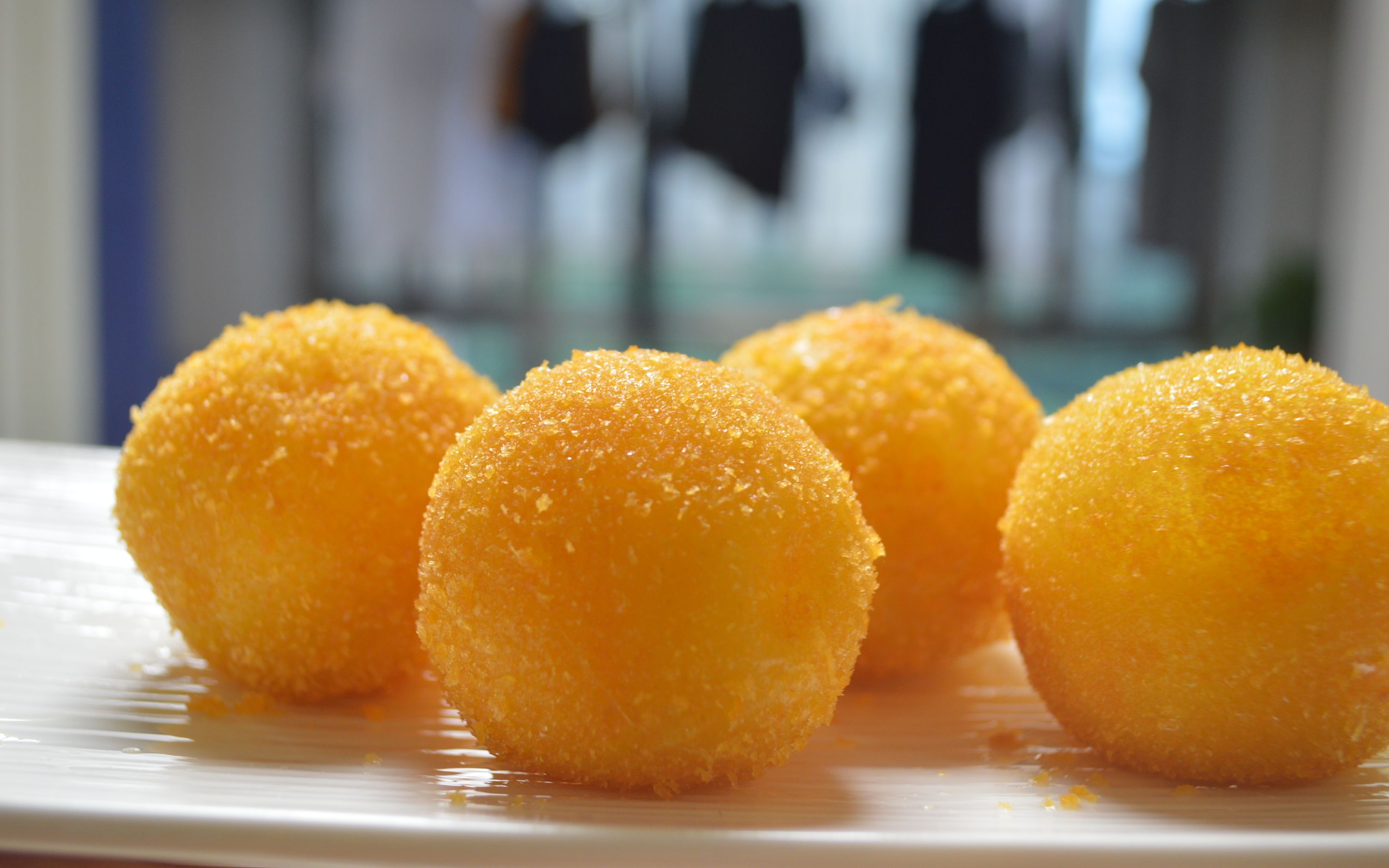 高颜值的南瓜芝士球,香甜软糯,拉丝的芝士香气扑鼻,太馋人了!