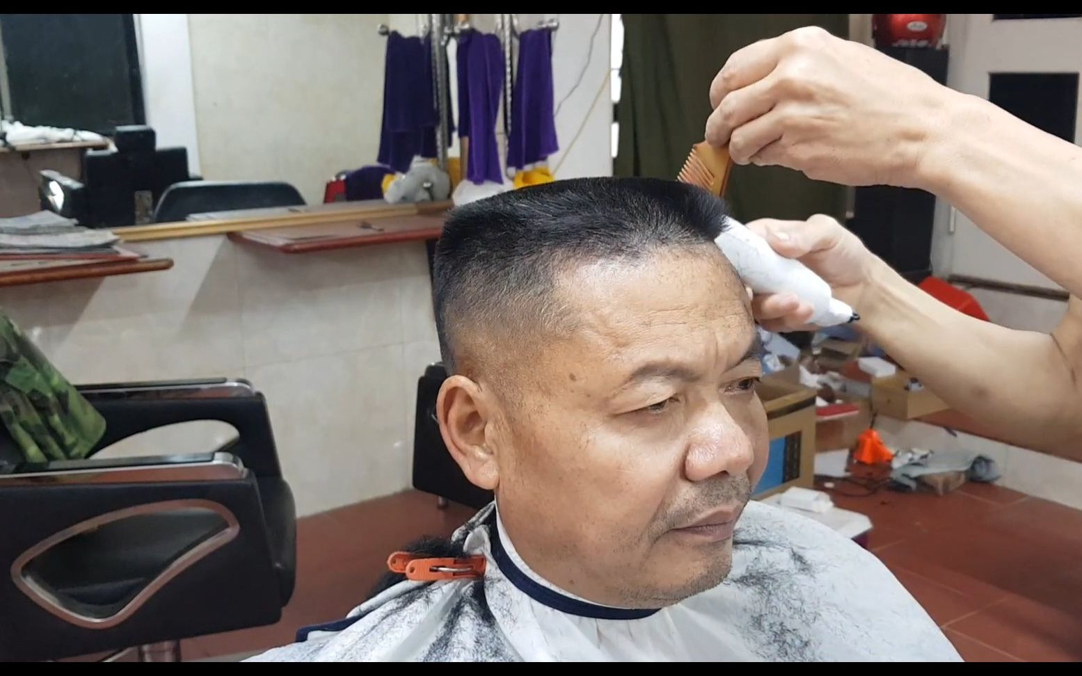 发廊里平头快速修剪技巧,供剪发学习_哔哩哔哩_bilibili