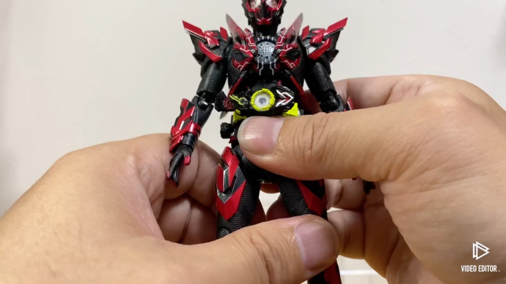 油管搬运:魂展会限版假面骑士地狱蝗虫快评