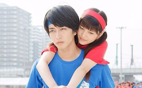 【一吻定情】佐藤宽太和美沙玲奈一起看电影预告片