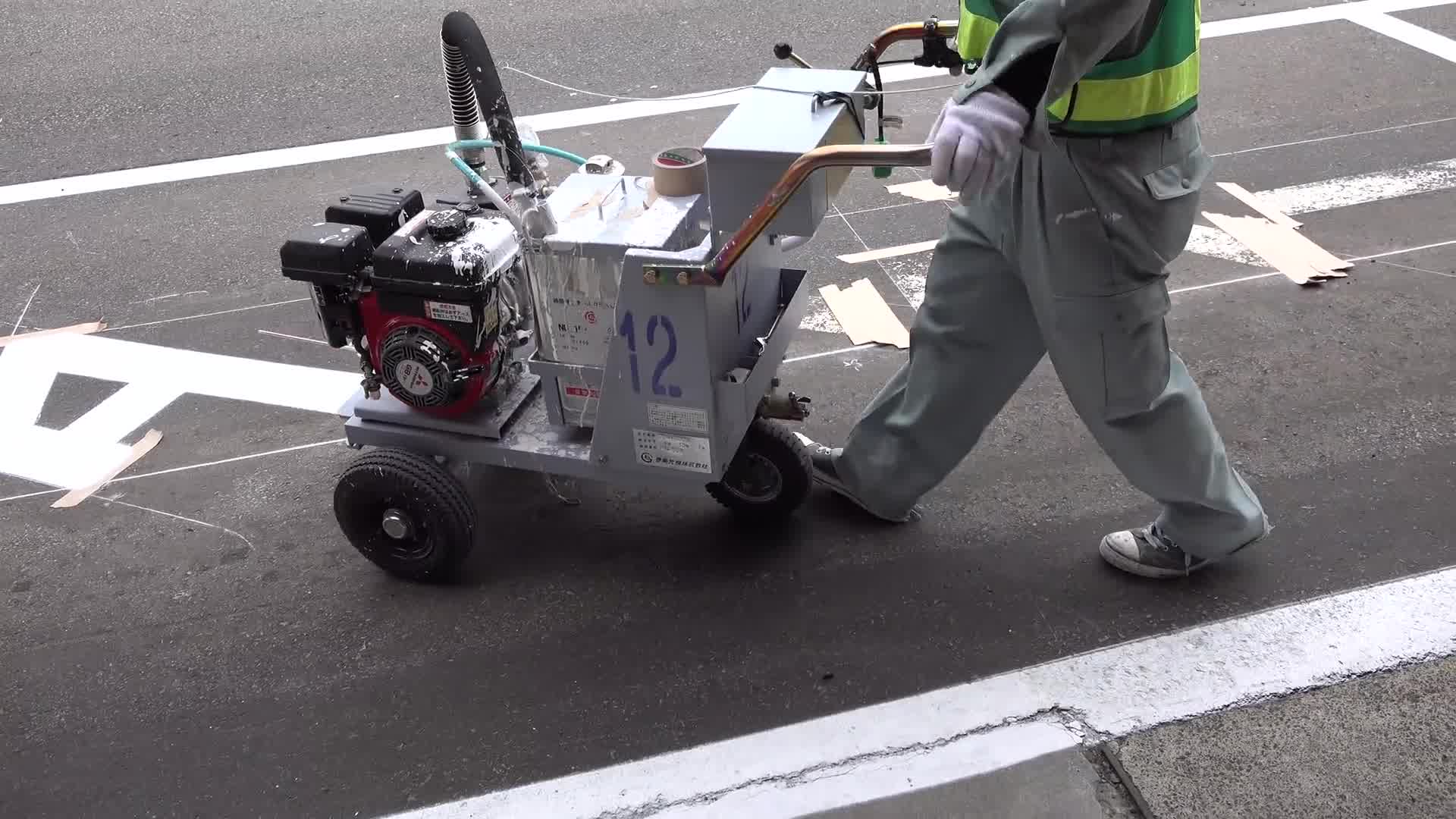 日本 道路 路面 标线 漆画