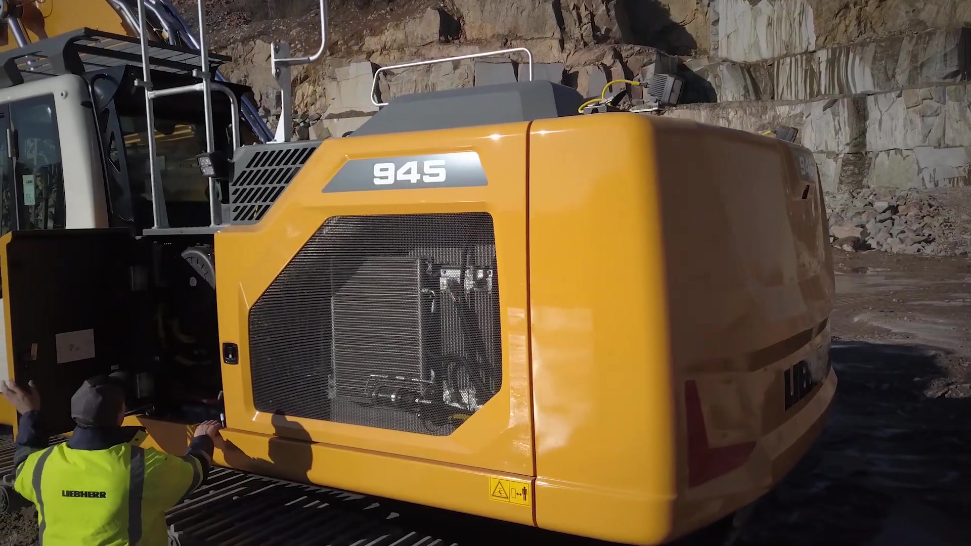 liebherr利勃海尔 - der raupenbagger r 945 im steinbruch