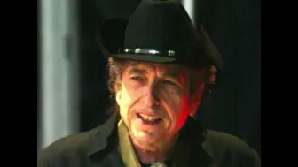 Descargar video: Bob Dylan - Like a Rolling Stone (Scotland 2004) & 迪伦：“你们是我见过唱得最好的观众。”