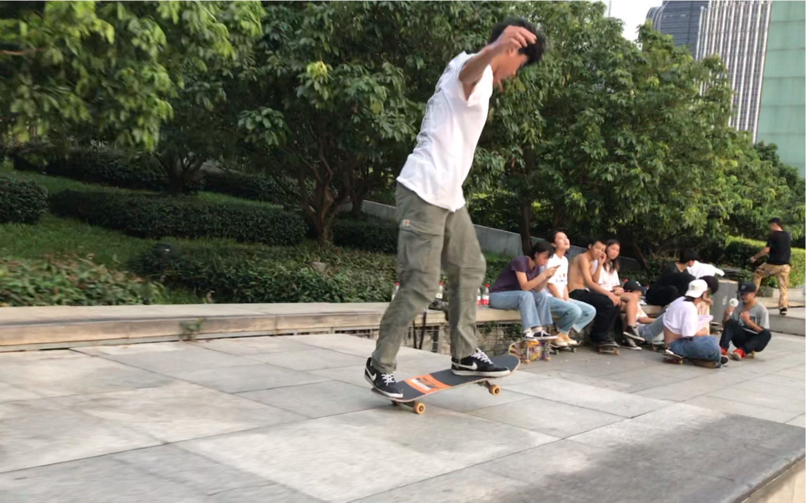 跟翻 heelflip