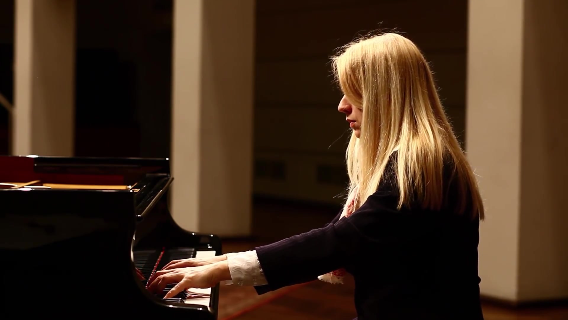 [图]贝多芬：月光奏鸣曲 瓦伦蒂娜 Beethoven Sonata  14 Moonlight Op. 27 No. 2 Valentina Lisitsa