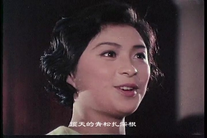 [图]经典电影歌曲1977年故事片《黑三角》插曲《边疆的泉水清又纯》作词：凯传，作曲：王酩，演唱：李谷一