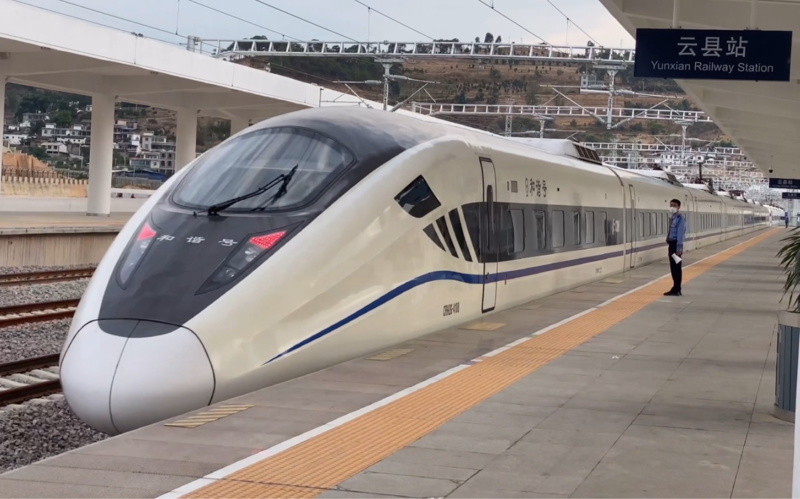 crh2g型重联驶出云县站前往临沧!