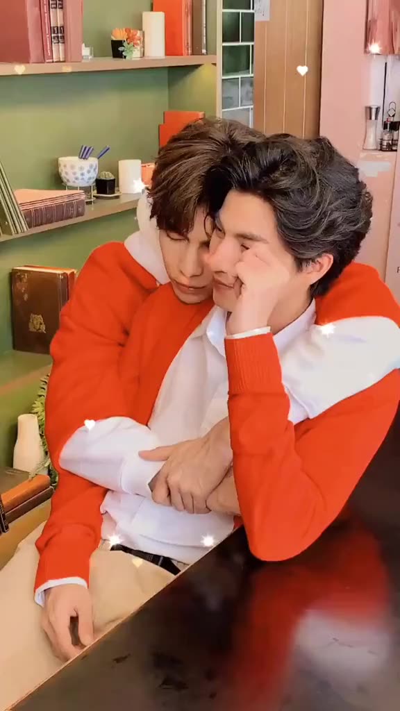 金主爸爸有放出新的照片,真的是太可爱了.这小情侣太有爱了.