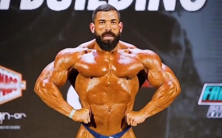 帅气的中东MuscleDaddy Ahmad Borrero在舞台上的精彩表演哔哩哔哩bilibili