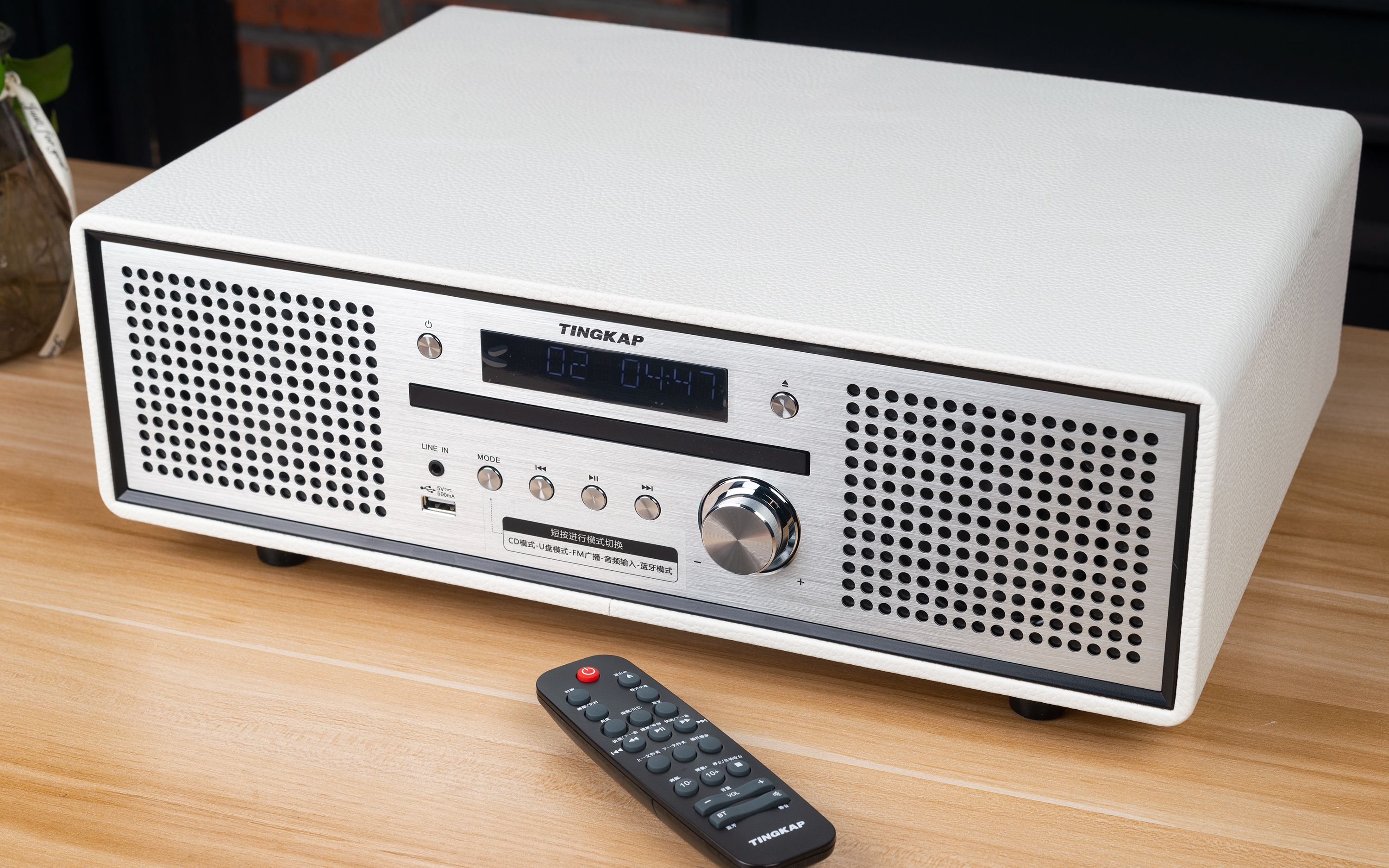 跨界……唱片公司推出内置cd转盘的桌面发烧音响