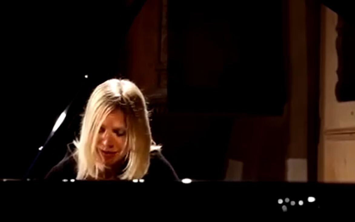 [图]【钢琴】Valentina Lisitsa演奏 李斯特音乐会练习曲《叹息/大海》（Liszt Un Sospiro）