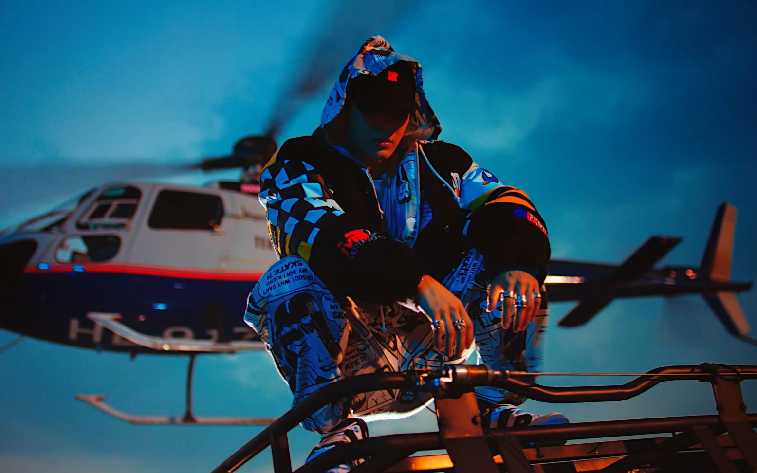 【4k】王嘉尔/papillon/mv,收藏级画质-刻舟求剑的旅者_-混剪-哔哩