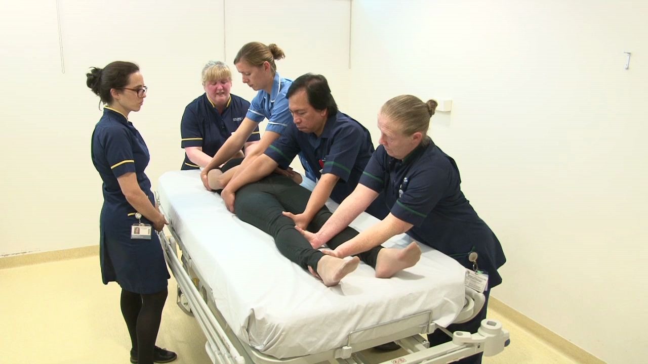 howtomoveapatientwithanunstablespine脊柱受伤病人的搬运