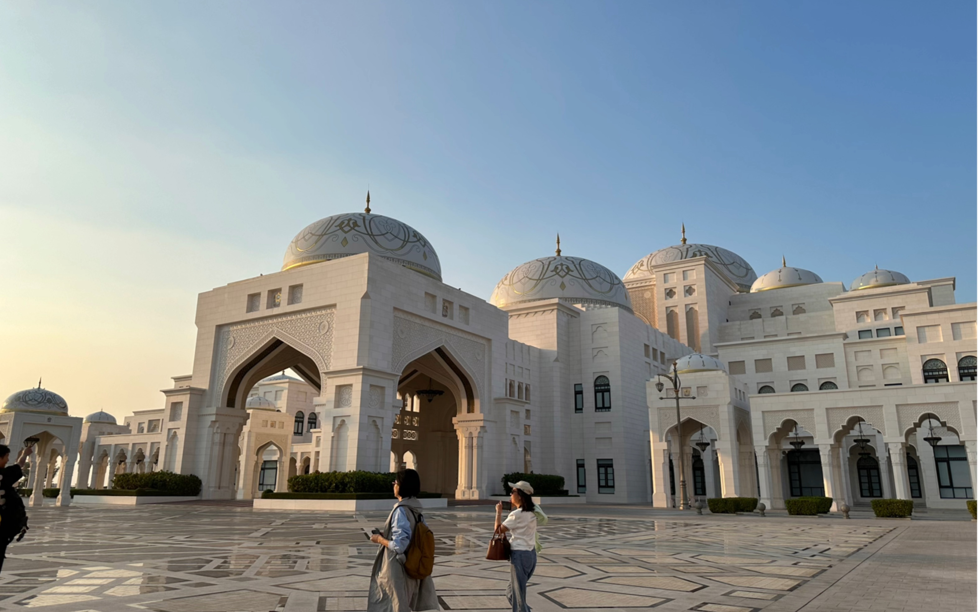 【迪拜旅游记】第一天～阿布扎比总统府(2023年12月8日)