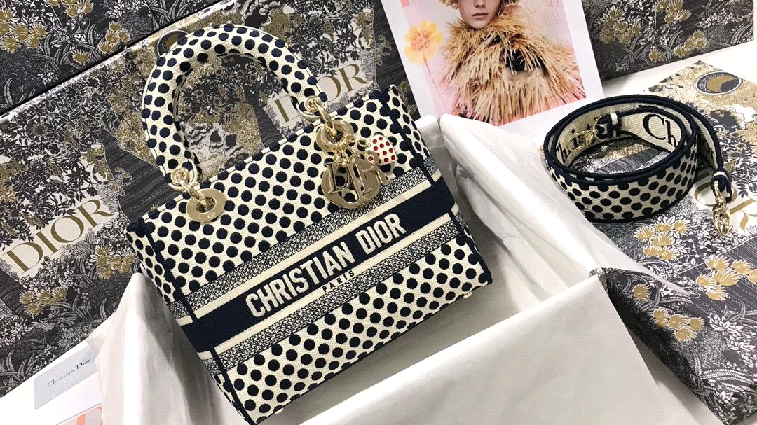 说一下广州高仿lv路易威登lv达芙妮包包怎么买,支持货到付款