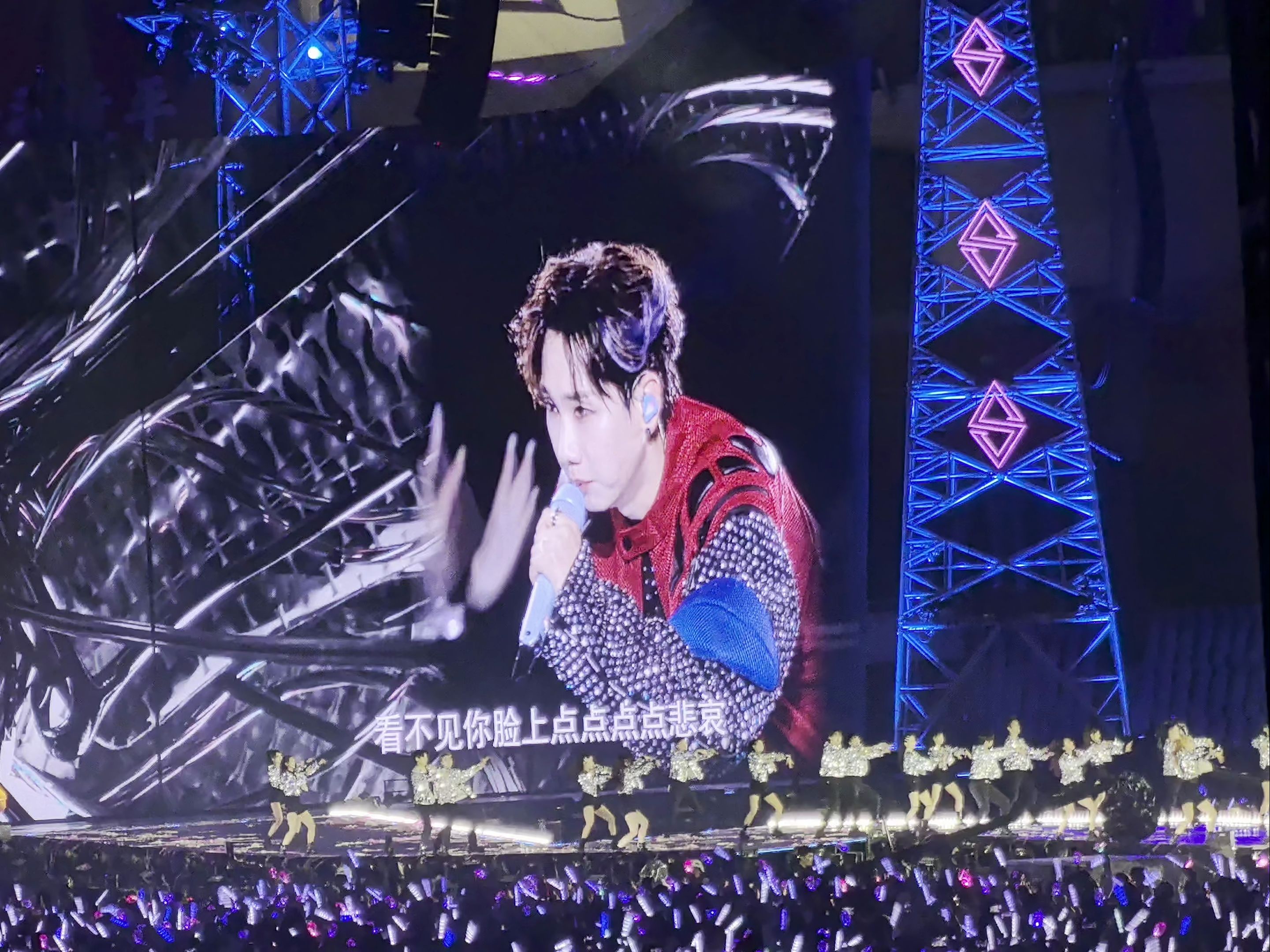 自存︱汪苏泷《十万伏特》11.16重庆演唱会 《苦笑》