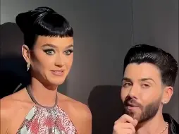 Download Video: 【水果姐】Katy Perry 加拿大新专试听会现场：大家最爱的「单曲二选一」挑战来了！