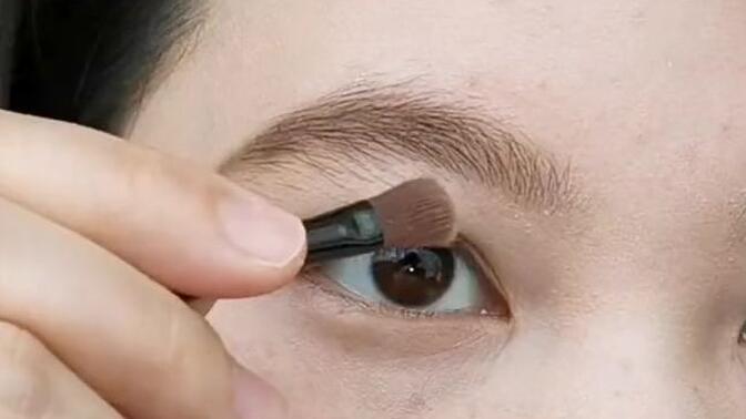 Kate三色眉粉04测评，是可以画眼妆和修容的万能老网红呢