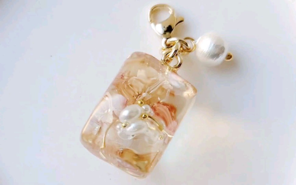 【手工滴胶教程】安安静静的做个水晶吊坠,比较详细教程.