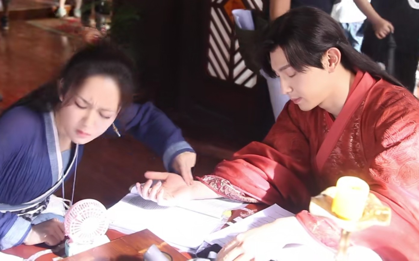 【杨紫】香蜜幕后花絮之小葡萄新技能_哔哩哔哩_bilibili