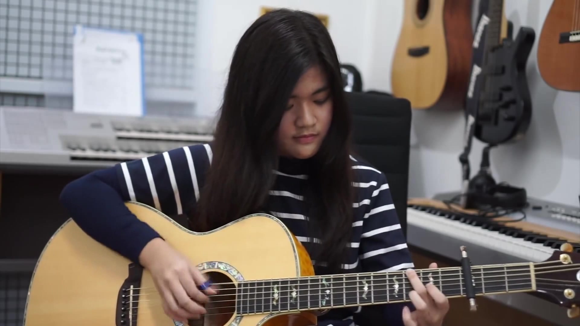 [图](Alan Walker) Alone - Josephine Alexandra _ Fingerstyle Guitar Cover