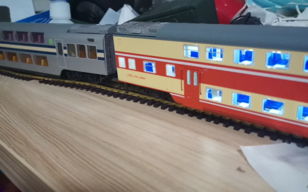 【ho火车模型】n27的中国铁路低开门儿双层客车与日本铁路双层客车的