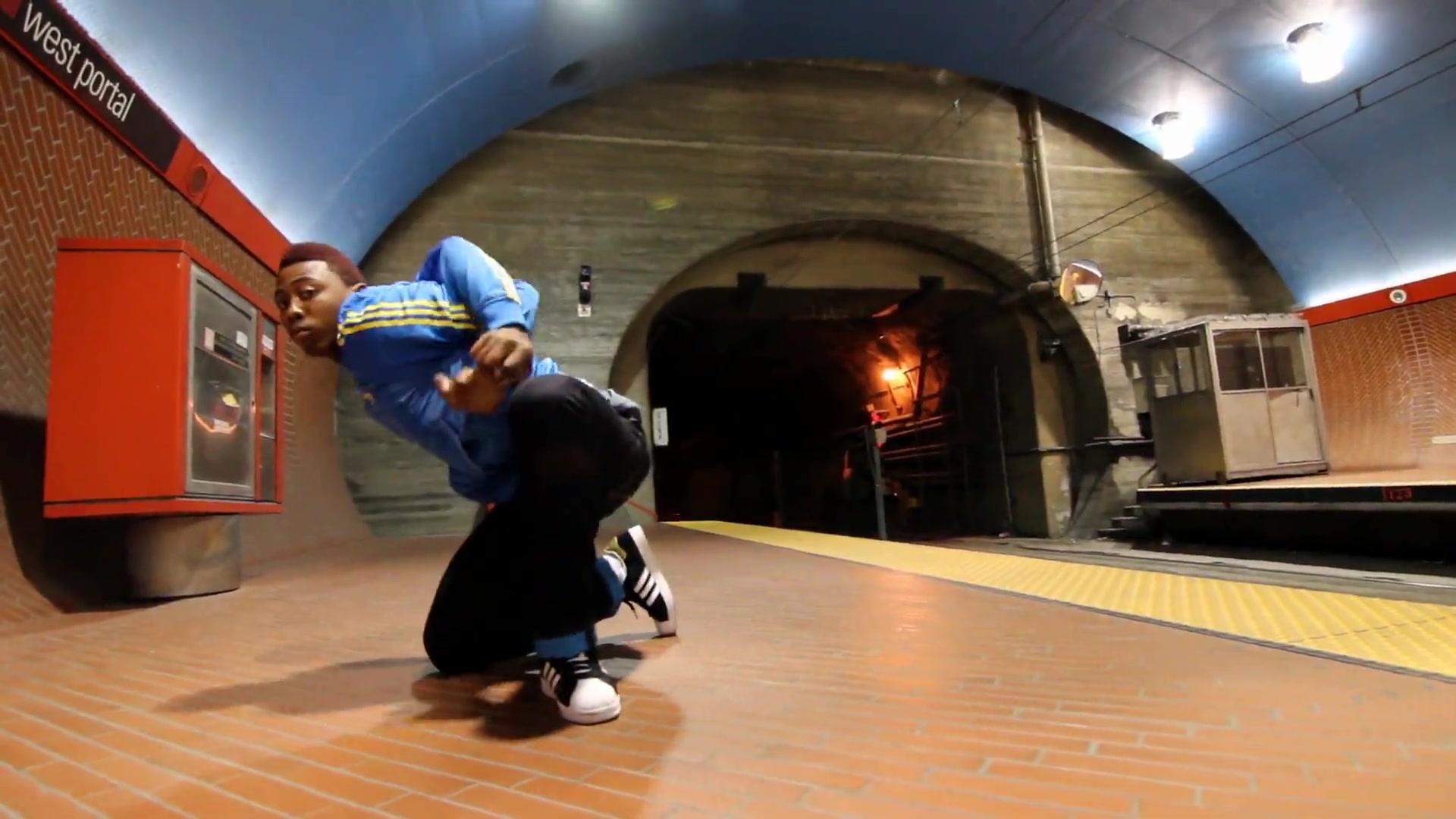 bayareaallstars来自西岸的折骨舞者们精彩的turfing表演