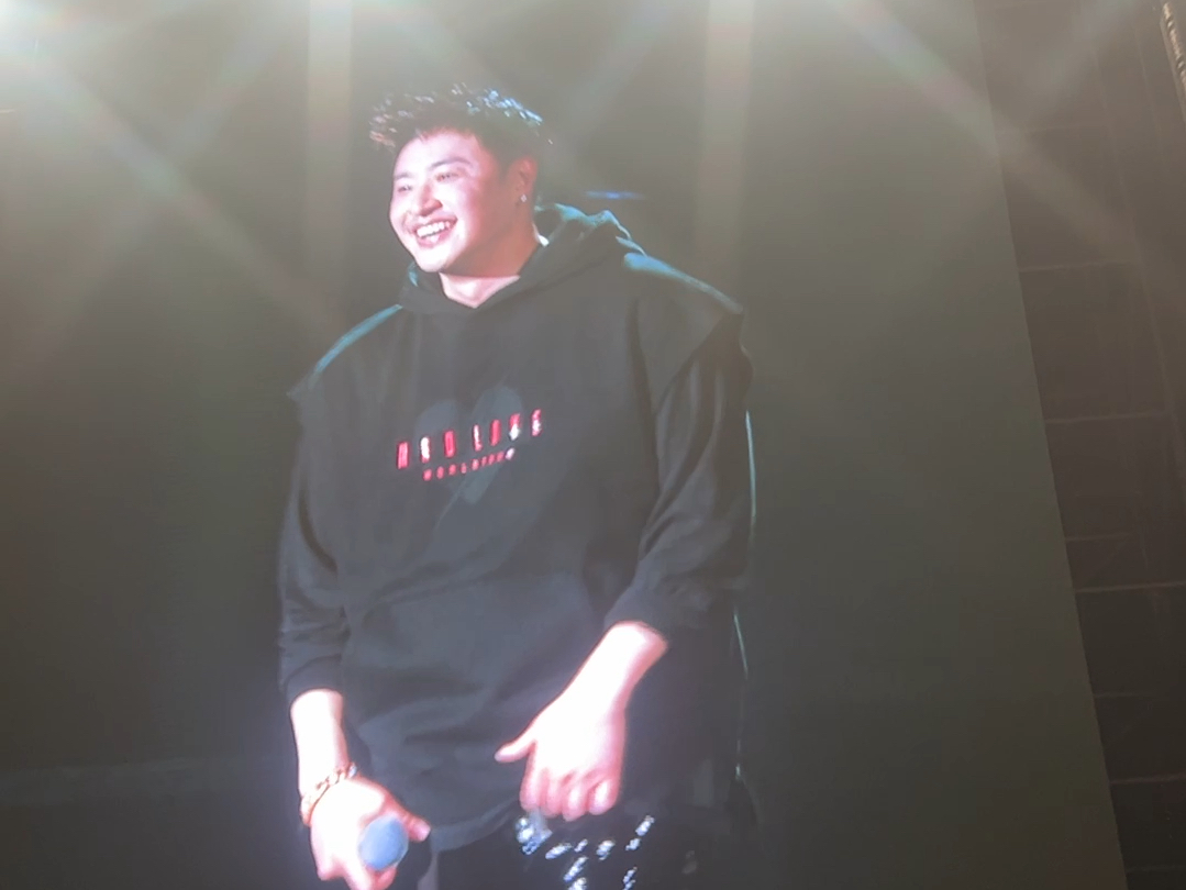 3.30潘玮柏 | 快乐崇拜 | 只录了开头因为要赶紧蹦起来哈哈哈