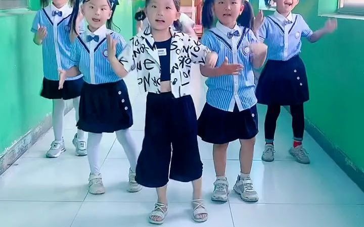 [图]幼儿舞蹈～可爱的小白兔来喽