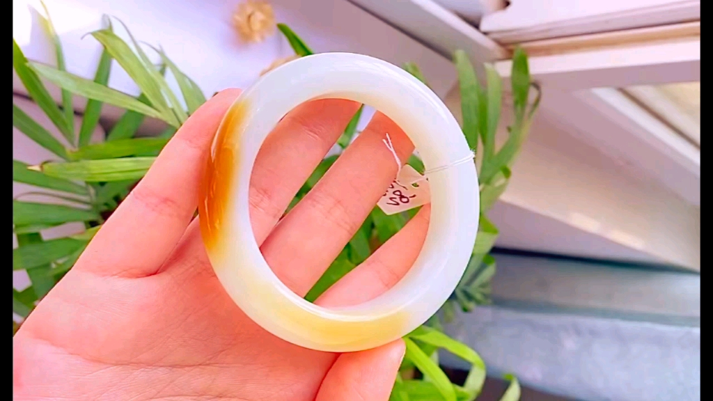 收藏款和田玉羊脂级糖白玉手镯56口径,经典一口糖款式!