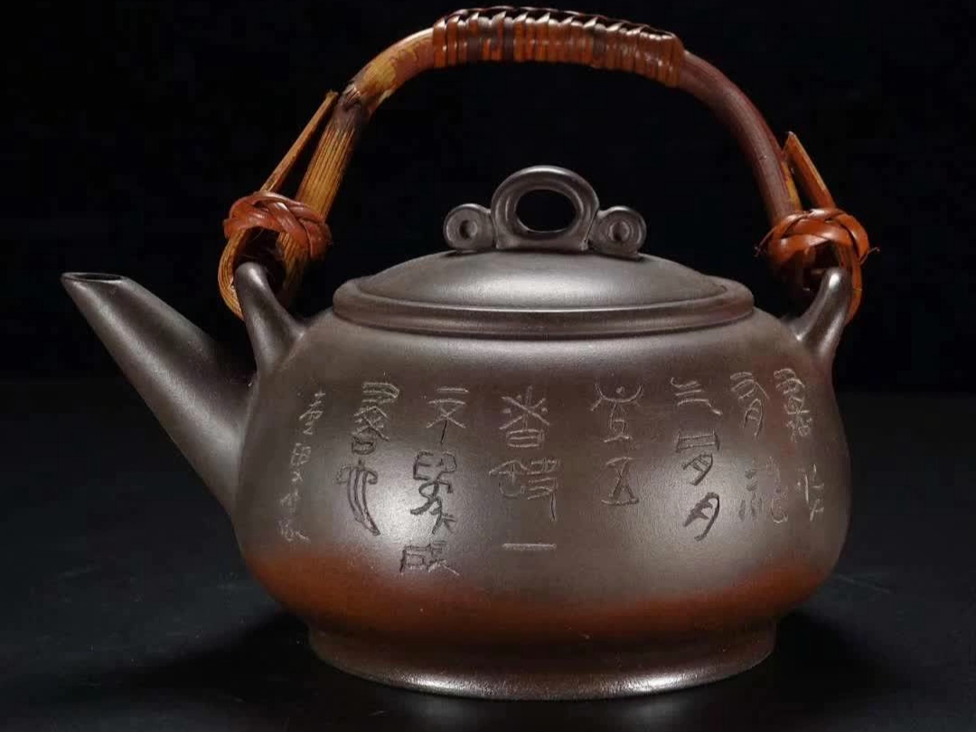 民国,顾景舟款「竹柄提梁」诗文紫砂壶