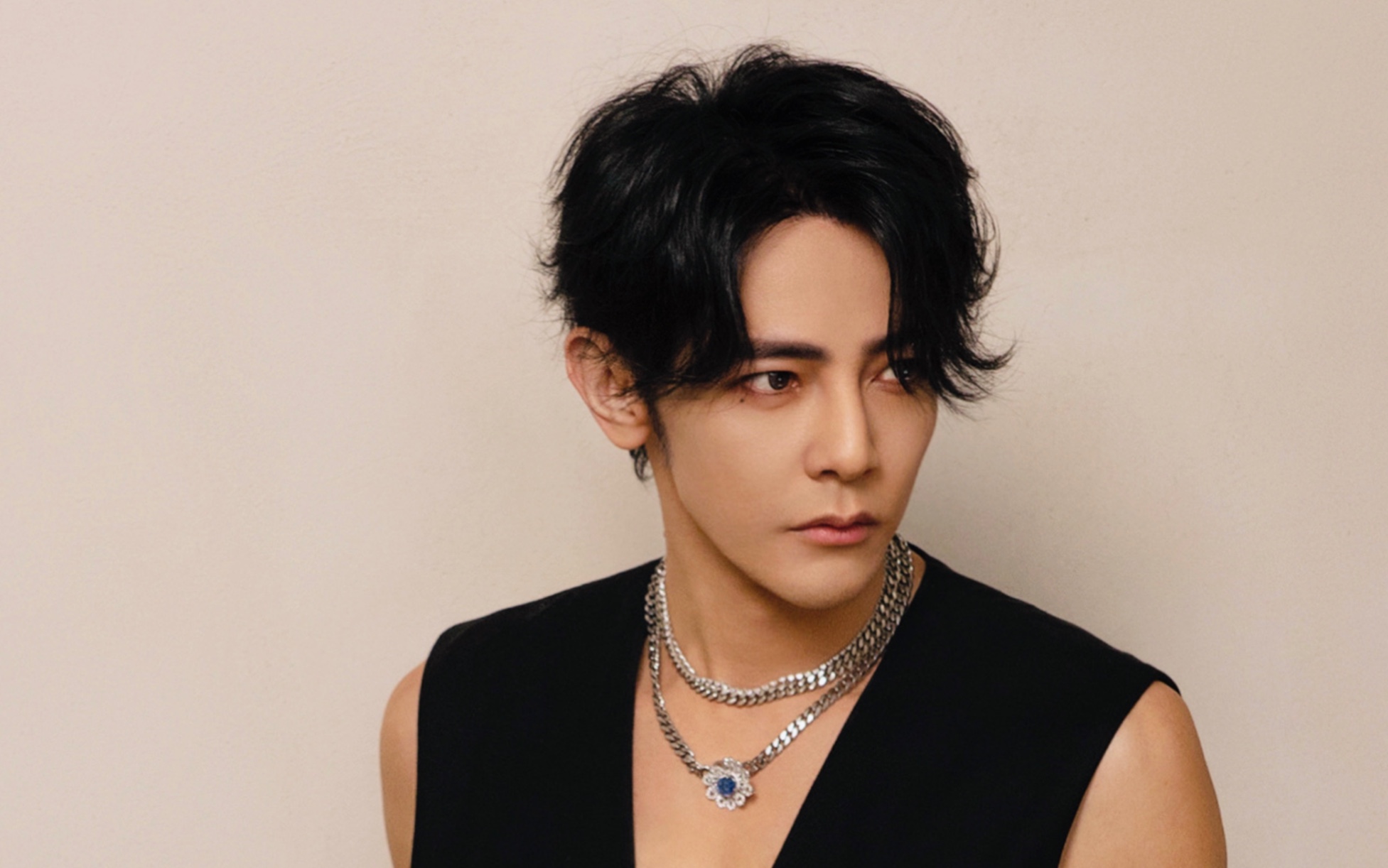 【汪东城 拍摄花絮】你以为明星硬照靠修图?直到看到这条视频