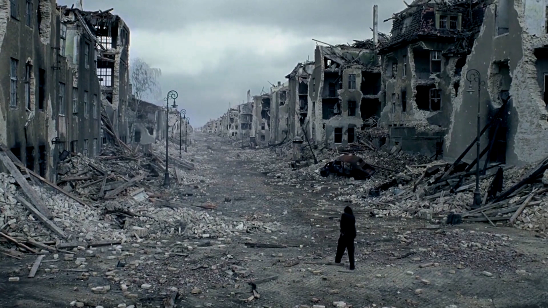 战争的后果就是血染成河,断垣残壁,伏尸百万,珍爱和平反对战争