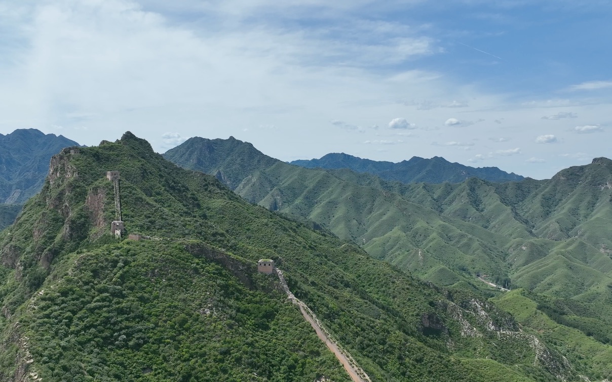 [图]长城航拍·古北口·铁路与烽火台同框