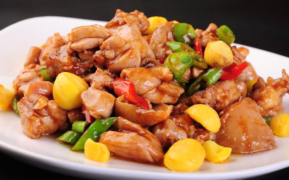 板栗烧鸡块好吃的做法,鸡肉鲜嫩,板栗软糯香甜,看大厨怎么做的